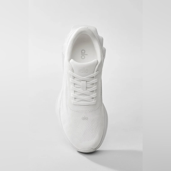 ALO Yoga Runner Shoes Sneakers White Size 8 NEW - Picture 15 of 16